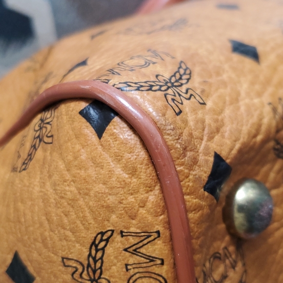 💥💥SOLD💥💥 MCM 40 Duffle bag. - Picture 10 of 16